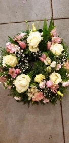 Pink and white shades loose open wreath