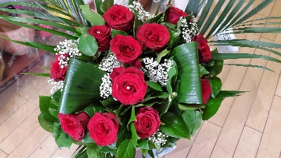 24 Romantic Red rose bouquet with diamonte pins in a gift bag with water.