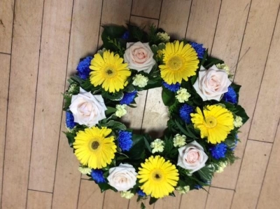 Loose open wreath.