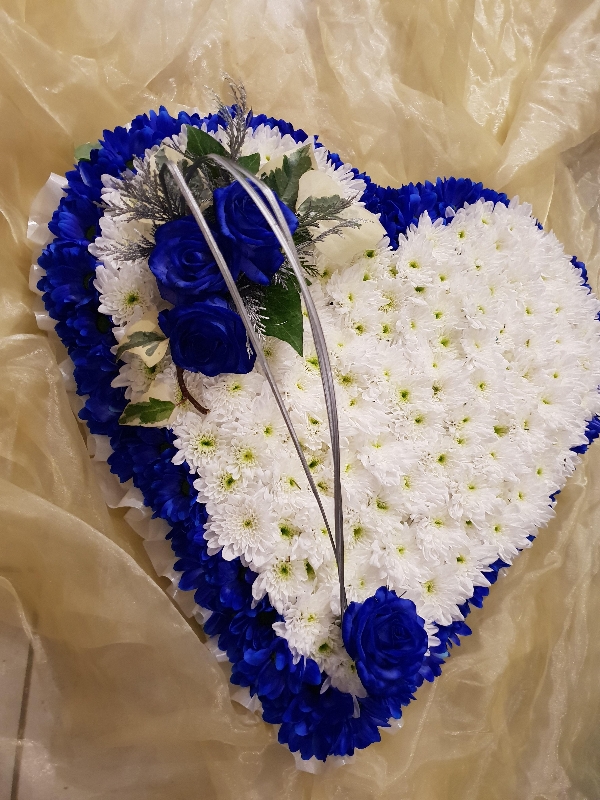 Blue rose heart