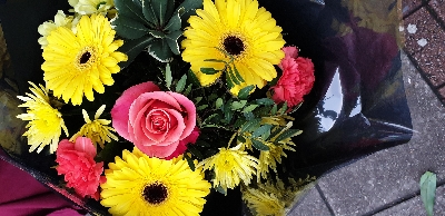 Yellow mellow Gerbers and rose bouquet