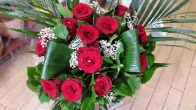12 Romantic Red Rose bouquet