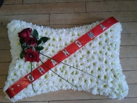 Traditional pillow with sash