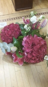 Pretty hydrangea and Lily bouquet