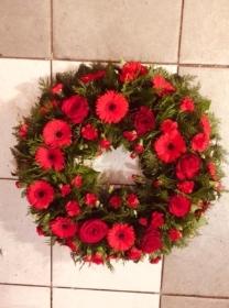 Shades of red loose open wreath