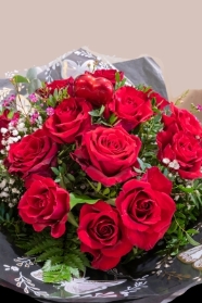 12 Romantic Naomi Roses